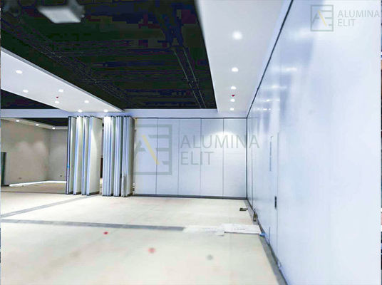 Хорошая цена. Огнестойкая и звукоизолирующая передвижная перегородка с алюминиевым сплавом 6061-T6 и оцинкованным квадратным трубчатым каркасом онлайн