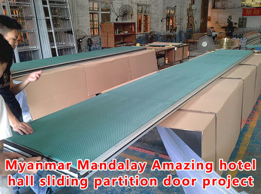 Хорошая цена. Fireproof Movable Acoustic Partition Wall with 56dB Sound Insulation and 6061-T6 Profile онлайн