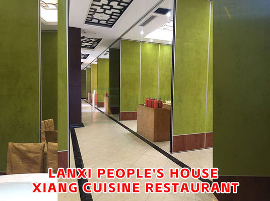 Хорошая цена. Алюминиевая сплавная рама Операционная система перегородки с рейтингом Stc 42-56dB и отделкой поверхности ткани онлайн